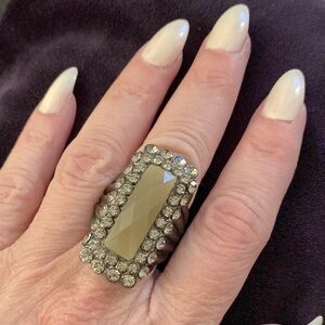 ✅Stretch cocktail ring in  plated gunmetal finish w/ grey CZ stones